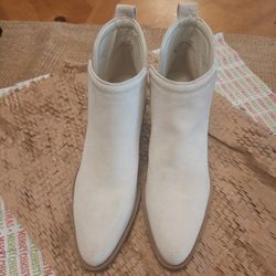 Gianni Binni Cream Ankle Booties Size 7M