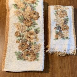  Vintage Cannon Royal Family Flower Fringe Hand Towels (2)