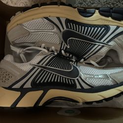 Nike Zoom Vomero 5 Size 10.5
