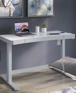 Adjustable height Desk