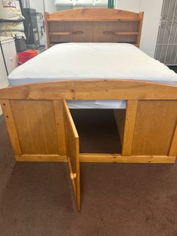 ***Capitan full bed with 4 drawers, mattress included