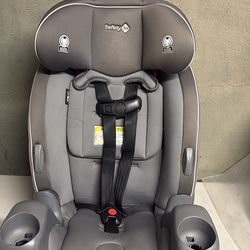 Safety 1st Car seat (expires on 12/01/2031