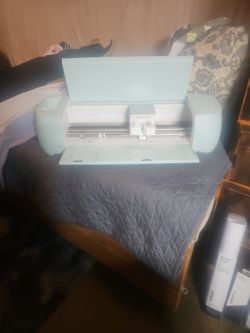 Cricut Explore 3 With Smart Vinyl,smart Iron On,tools And Infusible Ink