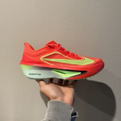 Nike Zooms Fly 6 - Women’s Size 12 / Men’s Size 10.5