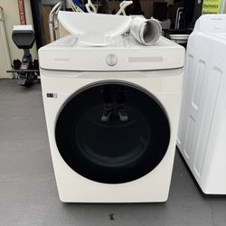 Samsung Gas Smart Dryer with 7.5 cu. ft. Capacity Very Clean and Excellent Condition 