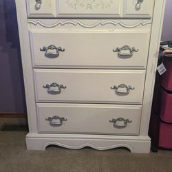 Matching Dresser Set . 