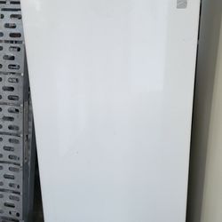 UPRIGHT FREEZER 