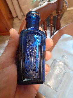 Vintage kobalt glass bottle