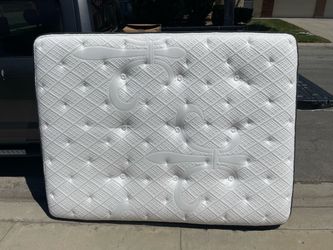 Stearns & Foster Queen Mattress luxury firm great cond from home w/no pets no kids