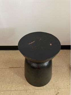 Fernando Round Accent Table