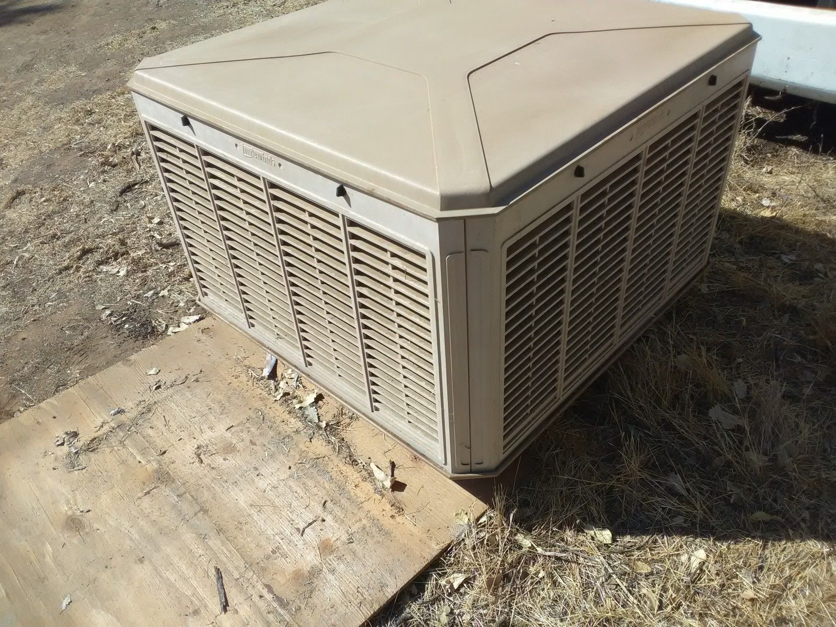 Roof mount swamp cooler