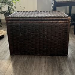 Woven Storage Trunk with Lid