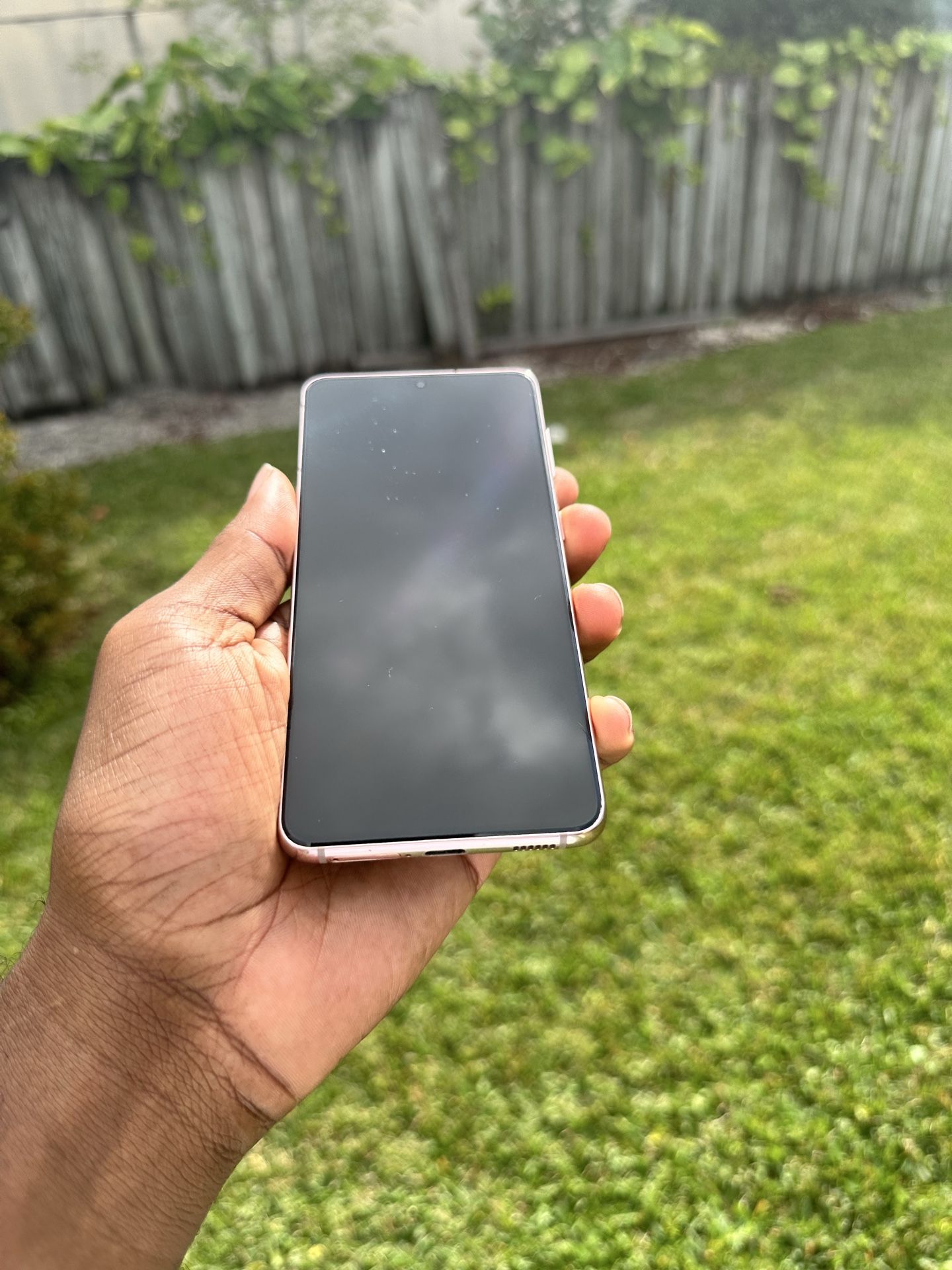 UNLOCKED SAMSUNG GALAXY S22/ GOOD CONDITION