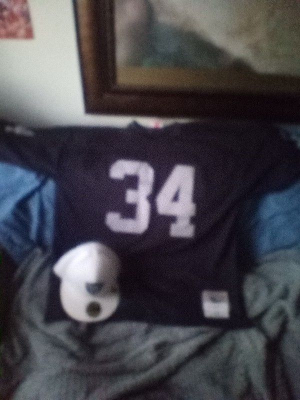 Bo Jackson Jersey And Raiders Hat