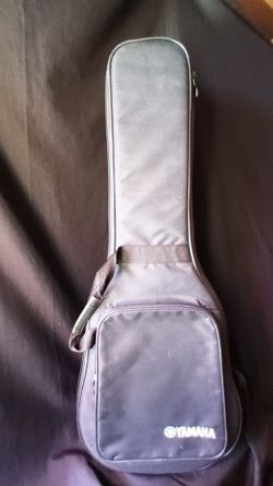 Yamaha guitar soft case 1/2 size