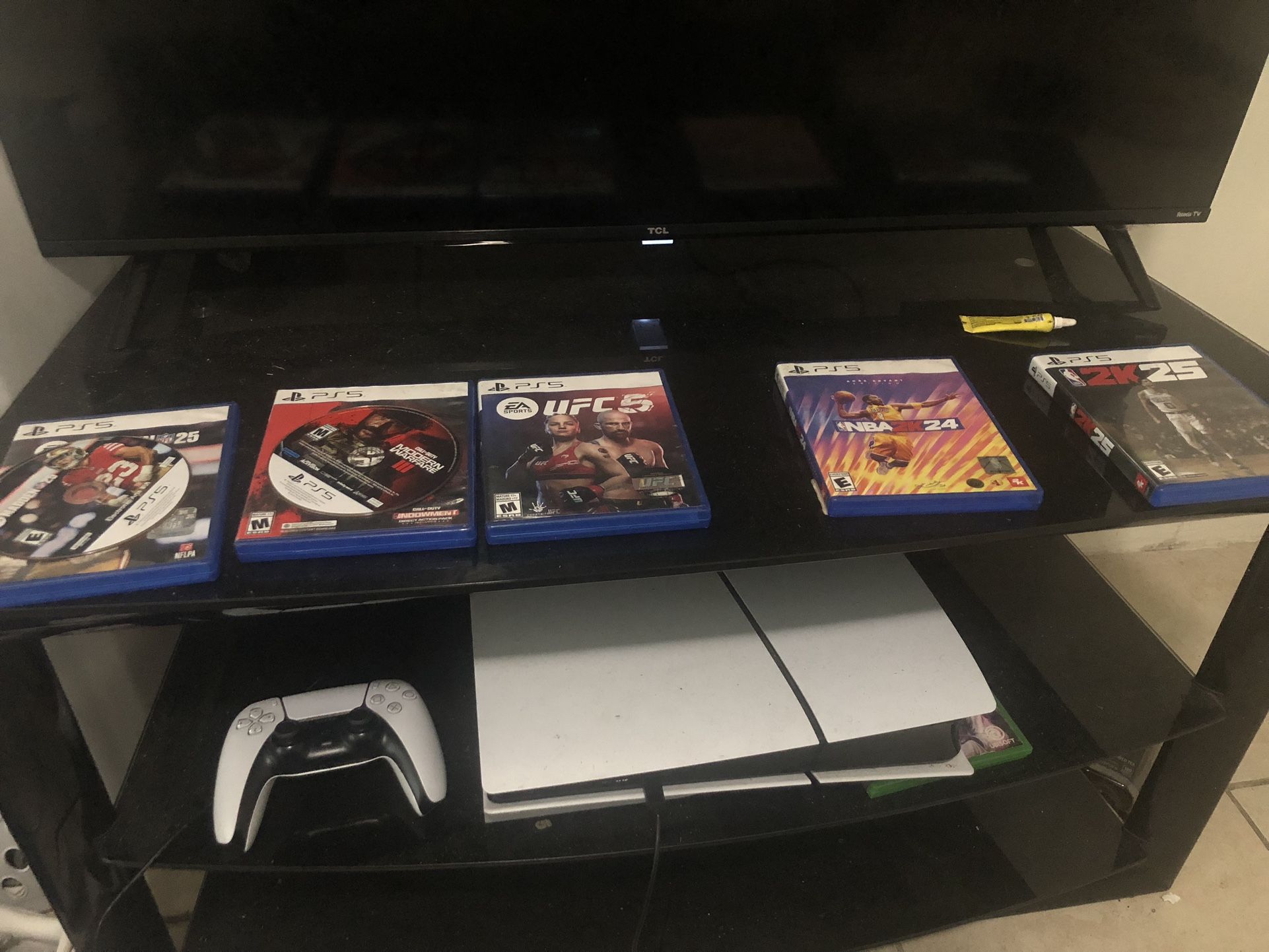 PS5 W/ 1 Controller & 6 Games