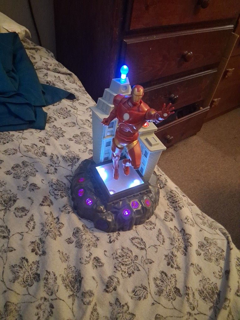 2015 Disney Iron Man Statue Night Light 
