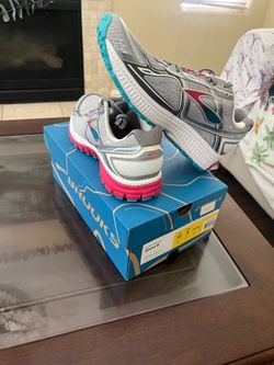 Brooks Gost Size 10