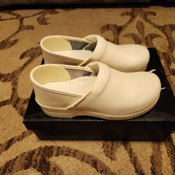 Dansko Size 41 White Clogs NEW Woman  Shoes