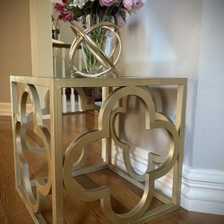 Contemporary, Stylish Cloverleaf MIRROR top end table  $90