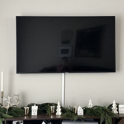 55” 4K Class Crystal UHD LED Smart TV With Mount