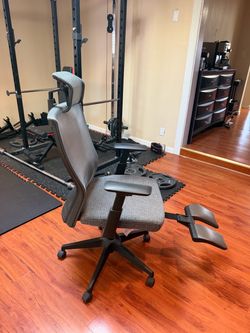 Autonomous ErgoChair Pro Ergonomic Office Chair + Footrest – Like New