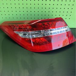 10-13 OEM Mercedes W207 E350 Rear Left Driver Outer Tail Light Lamp Coupe