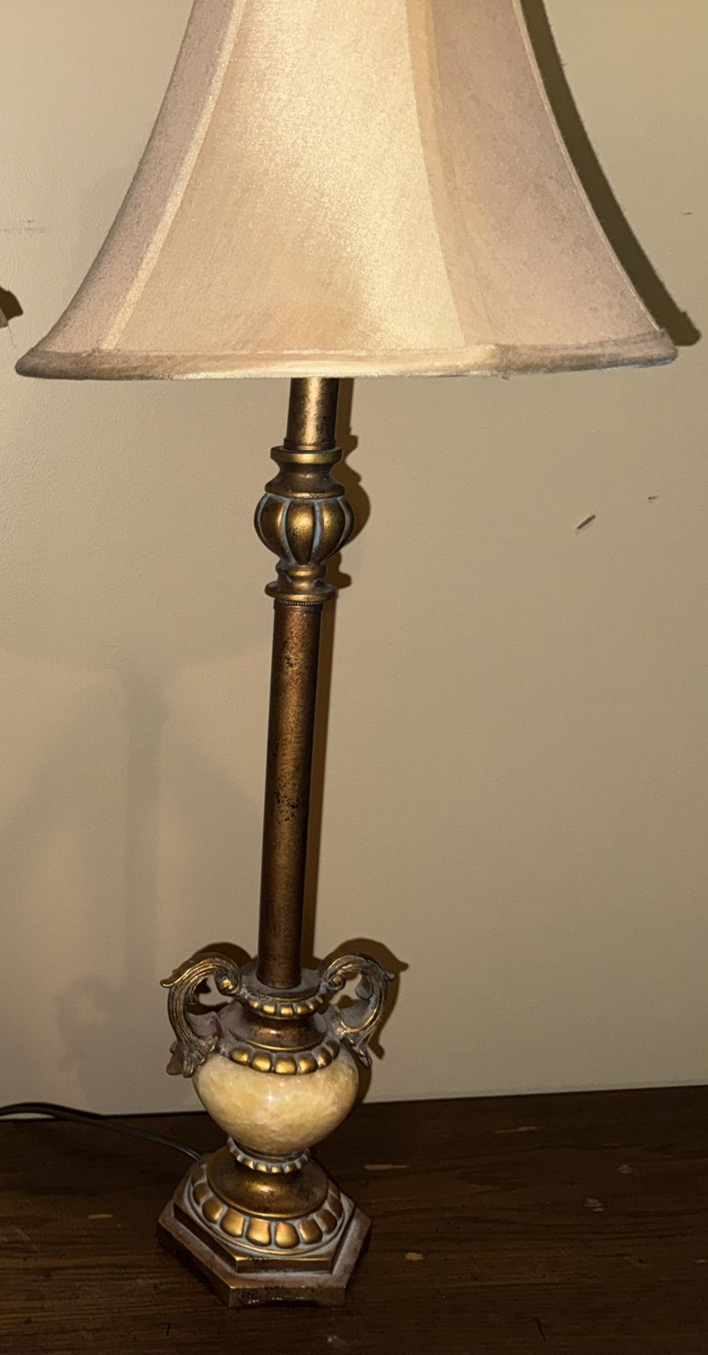 🛋️ Table Lamp– $15