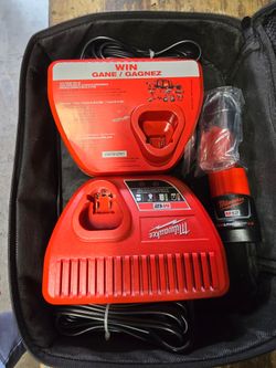Milwaukee ( 2 chargers/2 batteries )