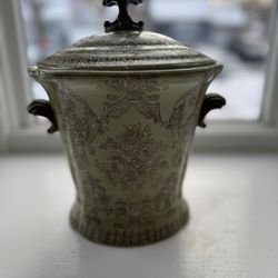 Chinese HuaRongTang Vase with Lid