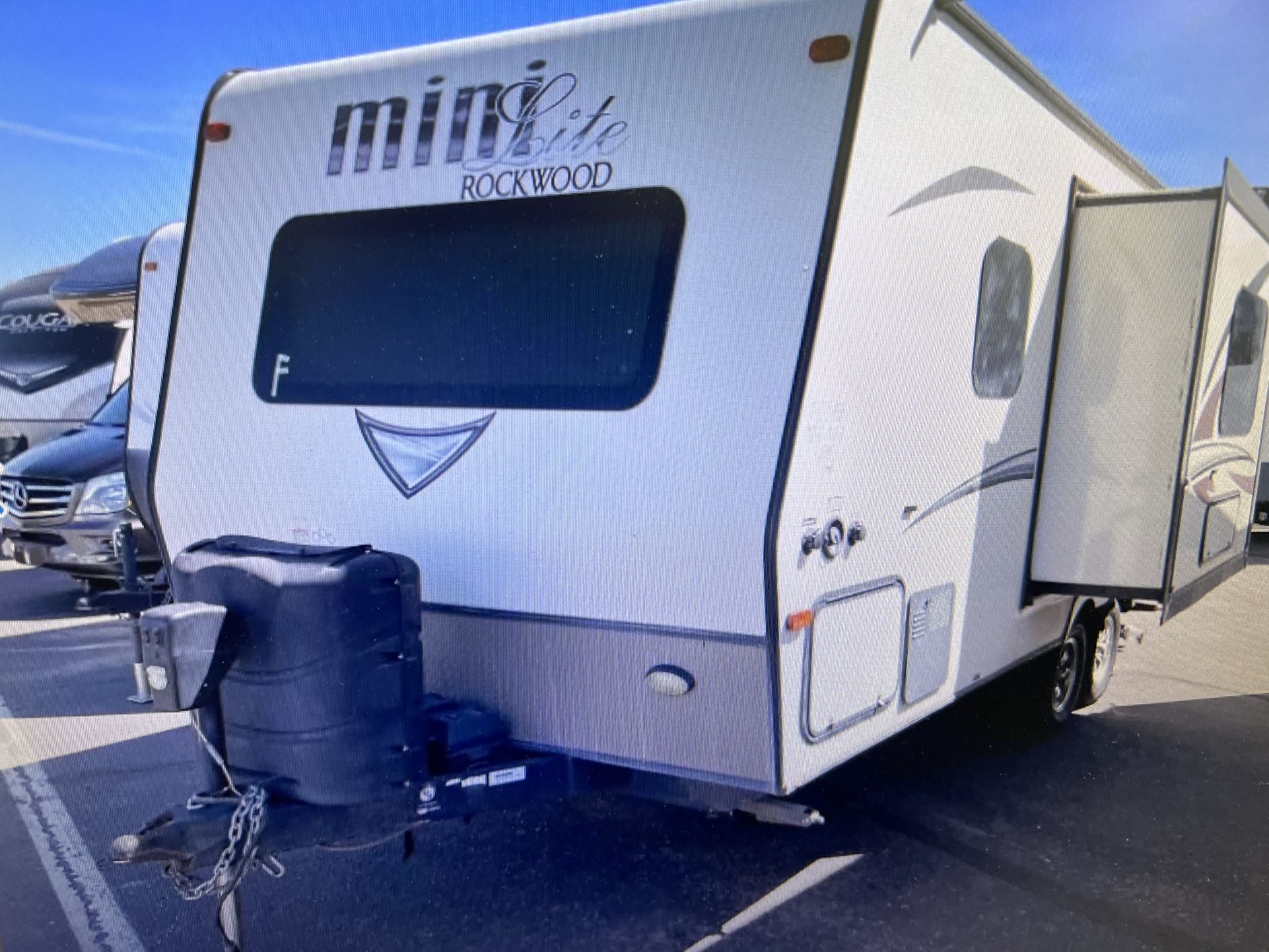 2018 ROCKWOOD MINI LIGHT 2109S