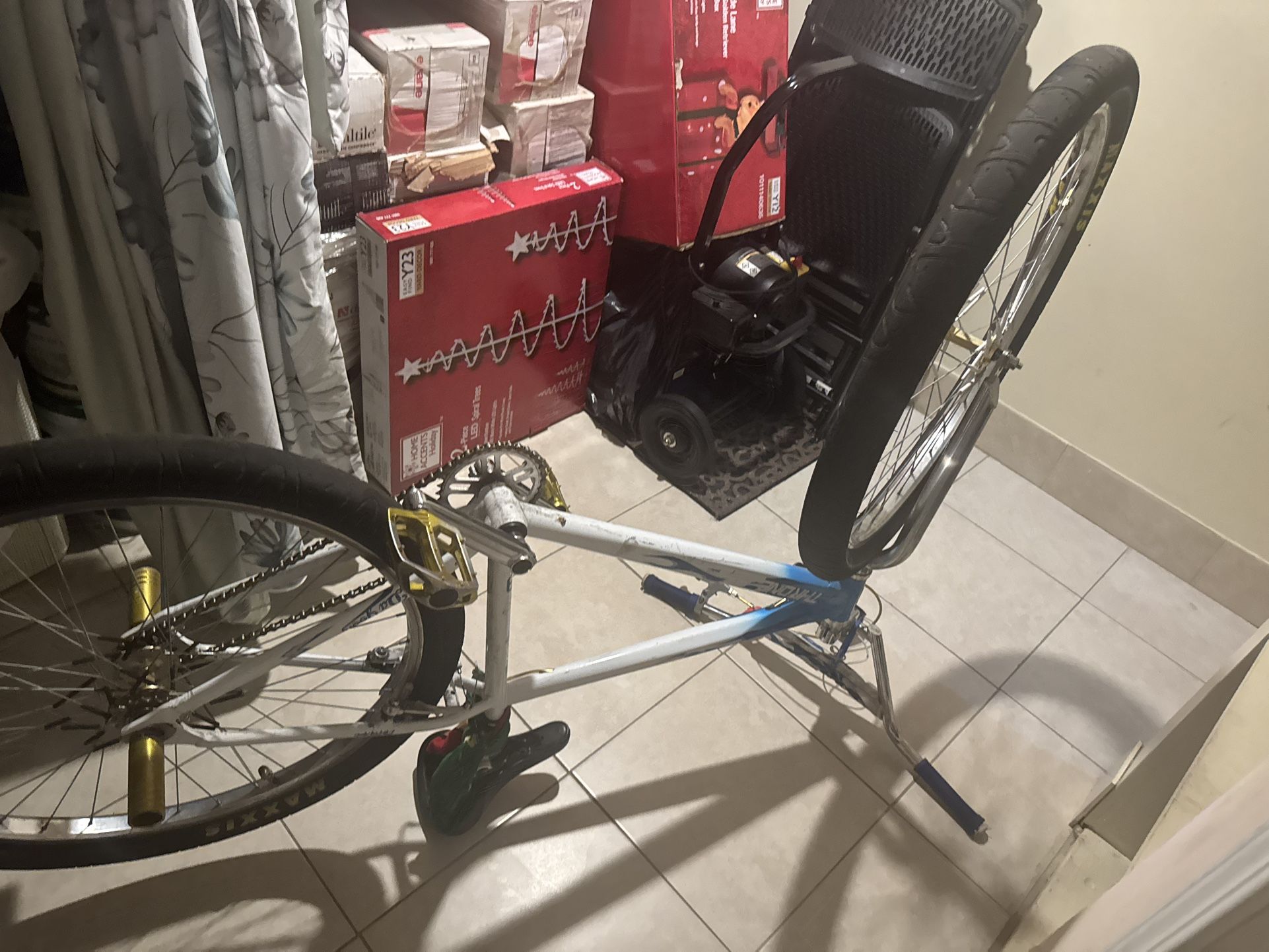 Throne Goon 29 Inch Bike