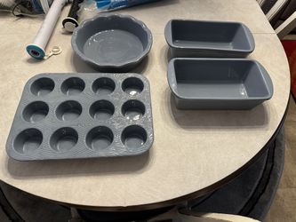 MUST SELL- Temptations Bakeware-$25 All