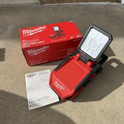 Milwaukee M18 18-Volt 2000 Lumens Lithium-Ion Cordless Rover LED Clamping Flood Light (Tool Only) 