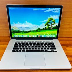 Apple MacBook Pro 15” 2015 2.8GHz i7 16GB RAM 256GB SSD Scratch on glass!!