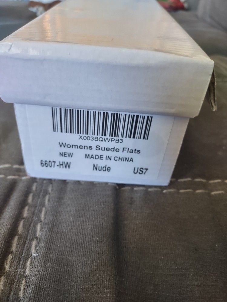 Woman's Flats Size-7 New Never Worn.