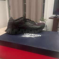 Reebok tenis shoes size   11