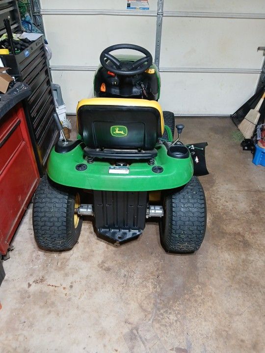 John Deere L100
