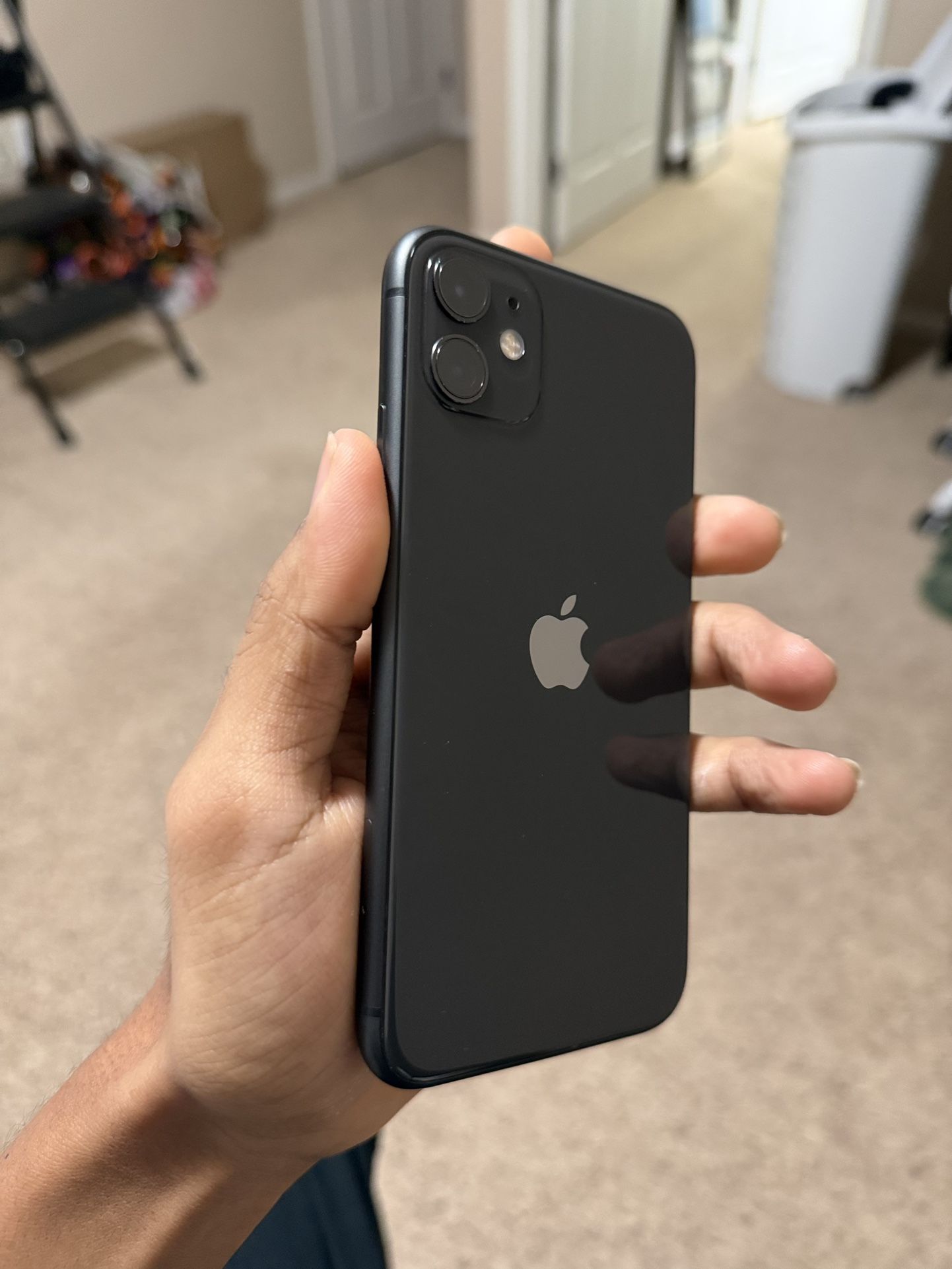 Black iPhone 11 - 64GB - UNLOCKED (Great Condition)