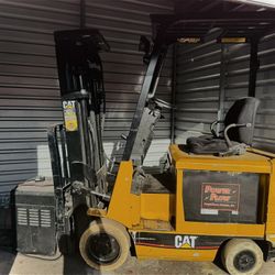 Forklift - Electric Caterpillar 