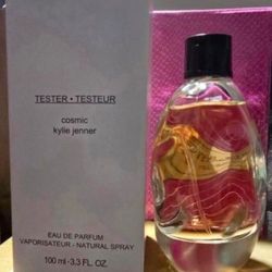 Kylie Jenner: Cosmic  & Juicy Couture OUI EAU de PARFUM  