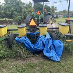 John Deere 1750 4 Row Vacuum Planter. 