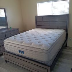 Moving Sale - complete bedroom set