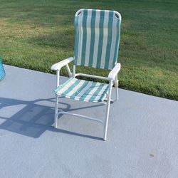 FOLDING BEACH 🏝️ or LOUNGE CHAIR Like 👍 New In Great 👍 Shape
