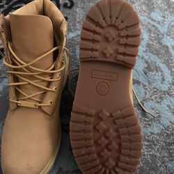 Gently worn size 6.5Y and 7Y Sneakers/Boots