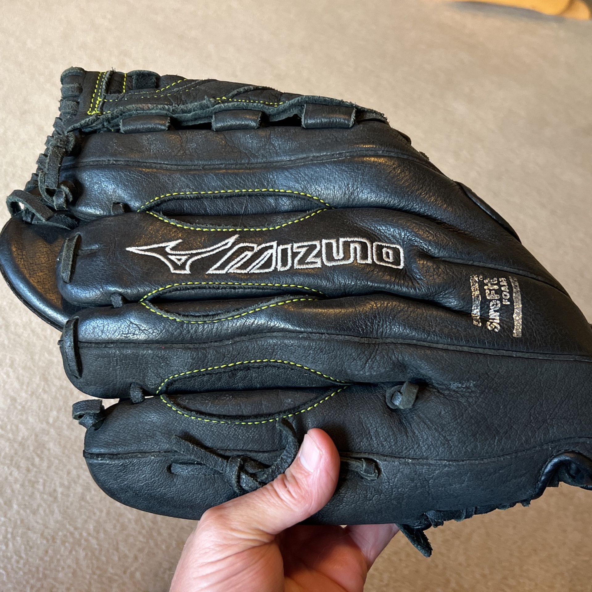 Mizuno Fastpitch Softball Glove