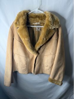 Like New Ladies Plus Size Chico’s size 3 (16-18) tan suede w/ faux fur collar