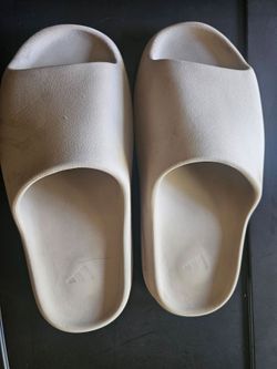 Size 11 Yeezy slides tan Authentic