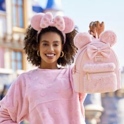 Loungefly Disney Parks Minnie Mouse Mini Backpack – Piglet  display picture 2