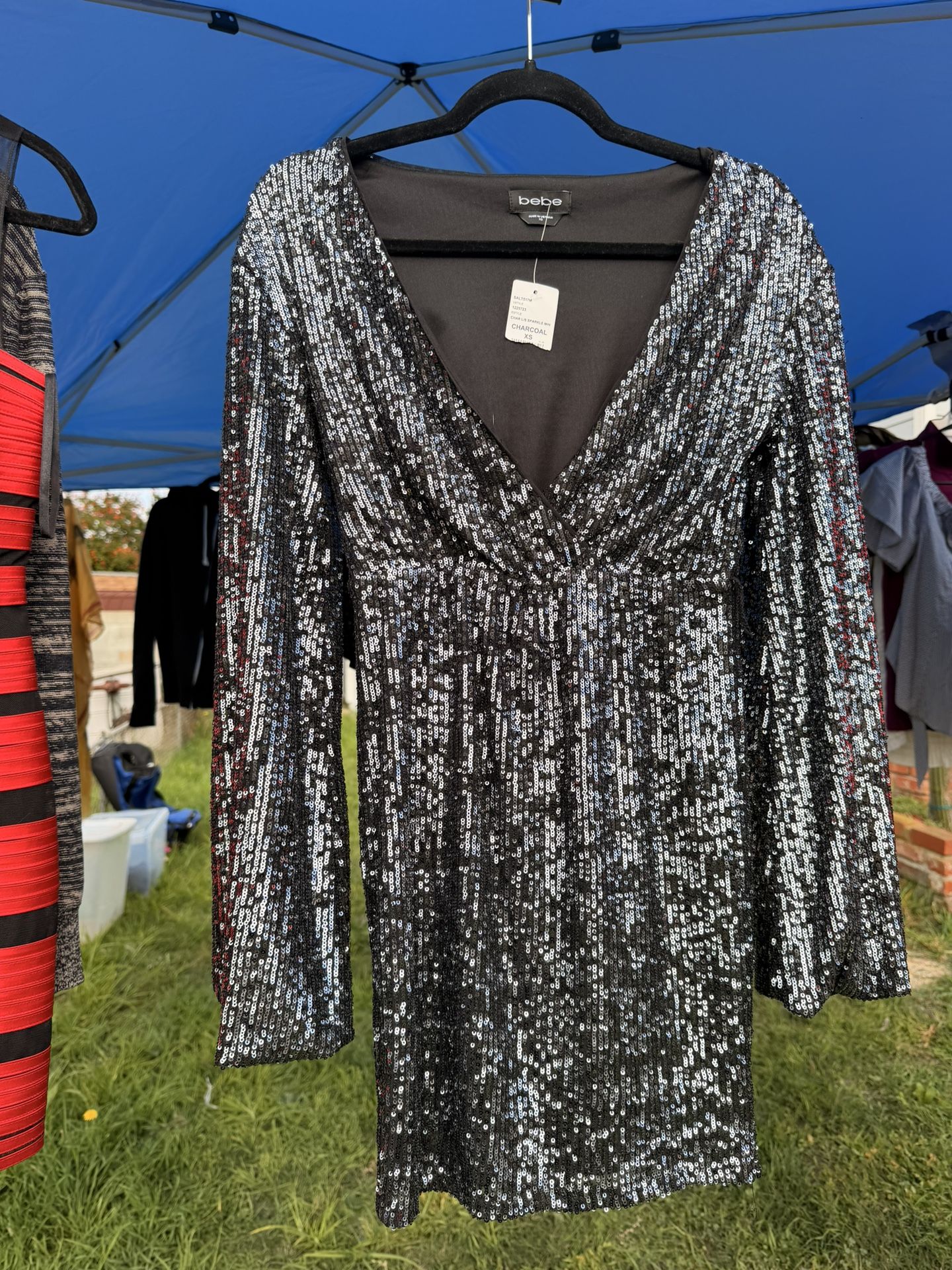 $40 OBO β¨ bebe Charcoal Sequin Mini Dress β Never Worn β XS β¨